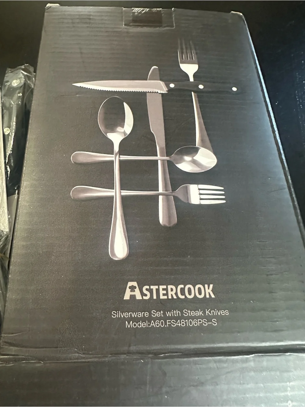 Stainless Flatware Set in Silver with Steak Knives